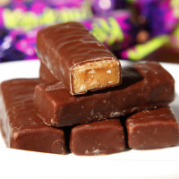 俄罗斯进口糖果 KDV 紫皮糖杏仁酥果仁夹心巧克力硬糖 可可含量30%以下 休闲零食 袋装1000g