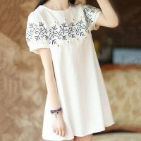格缇妃 ぶ2016夏装新款夏季孕妇装棉麻宽松刺绣白色短袖孕妇连衣裙上衣155#