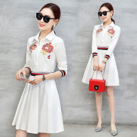韩版绣花连衣裙 2017春装修身显瘦收腰裙子 刺绣撞色条纹裙潮