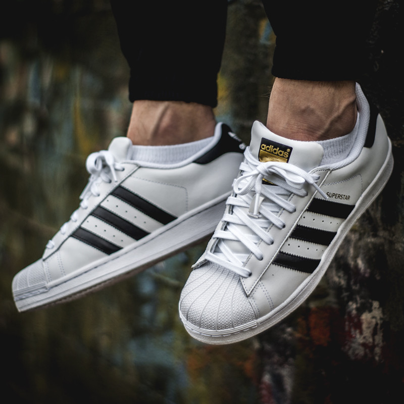 阿迪达斯ADIDAS 贝壳头休闲鞋新款男女情侣款生活系列休闲鞋板鞋C77124