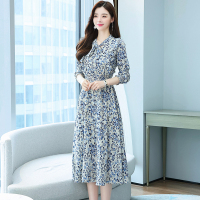魅言魅语(MeiYanMeiYu)2021年秋季新款女装温柔风浅色碎花雪纺长款连衣裙