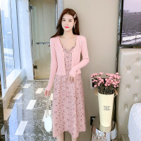魅言魅语(MeiYanMeiYu)2021年秋季新款小众法式气质吊带针织外套两件套连衣裙