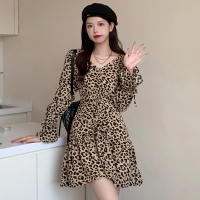 魅言魅语(MeiYanMeiYu)2021年秋装新款抽绳豹纹连衣裙法式V领短裙气质裙子
