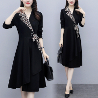 魅言魅语(MeiYanMeiYu)2021年秋季时尚气质修身显瘦豹纹印花不规则长袖连衣裙