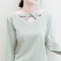 2016秋冬韩版女装韩版交叉镂空V领锁骨纯色长袖T恤女宽松大码打底衫潮