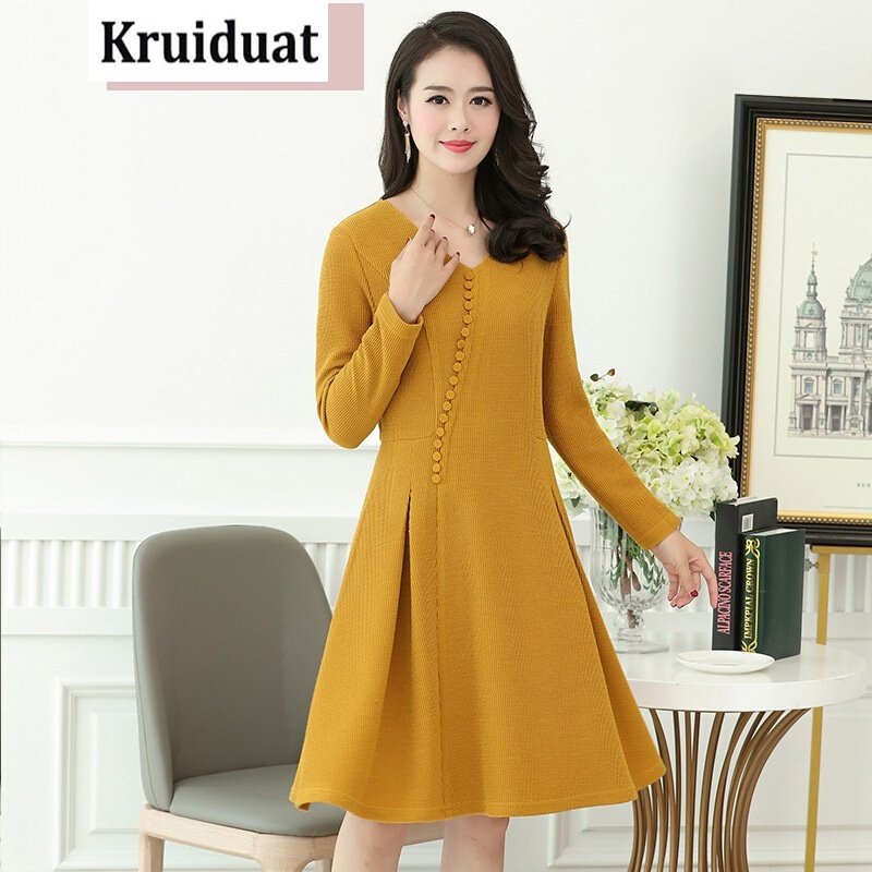 奈琴尔秋V领肌理感针织连衣裙