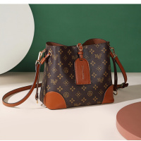 MKJF女士大容量包包女2023新款潮小众高级感水桶包时尚撞色斜跨单肩包小包