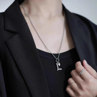 字母钛钢项链男女嘻哈ins轻奢小众设计简约吊坠冷淡风潮情侣挂坠送女朋友老婆情人节七夕生日礼物