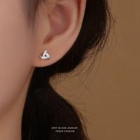 s999纯银甜美几何三角形耳钉女时尚百搭小众设计韩版足银耳饰潮流送女朋友老婆情人节七夕生日礼物