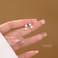 轻奢优雅锆石淡水珍珠耳钉女s925纯银法式小众高级感百搭耳饰批发送女朋友老婆情人节七夕生日礼物