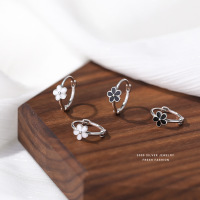 s999足银小花花瓣耳扣女小清新可爱小众设计高级轻奢滴胶耳饰批发送女朋友老婆情人节七夕生日礼物