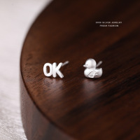 S999创意英文耳钉女纯银酷帅女小众简约设计感耳环通勤ins风耳饰送女朋友老婆情人节七夕生日礼物
