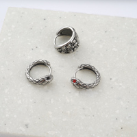 韩国进口精致雕刻生肖蛇形骷髅宽口耳圈耳钉单只送女朋友老婆情人节七夕生日礼物