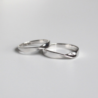 免费刻字S925纯银光面莫比乌斯环戒指简约情侣对戒学生异地恋对戒送女朋友老婆情人节七夕生日礼物