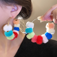 原创设计可爱辣妹彩色毛球耳环多巴胺夸张撞色大耳圈小众轻奢耳饰送女朋友老婆情人节七夕生日礼物