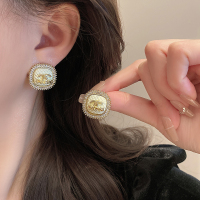 设计感闪钻字母耳钉轻奢高级感气质耳环新款2023时尚个性耳饰送女朋友老婆情人节七夕生日礼物