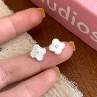 纯银母贝四叶草耳钉轻奢高级感气质大气耳环2025新款耳饰送女朋友老婆情人节七夕生日礼物