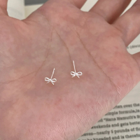 s925纯银极简迷你蝴蝶结小耳钉养耳洞小巧精致耳环女夏天耳饰送女朋友老婆情人节七夕生日礼物