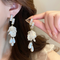 度假风法式复古珍珠花瓣流苏耳环女轻奢高级感长款夸张耳钉耳饰品送女朋友老婆情人节七夕生日礼物