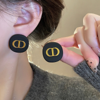 港风字母耳钉轻奢高级感气质大气新款耳环夸张精致小众设计耳饰女送女朋友老婆情人节七夕生日礼物