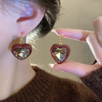 高级感红色水晶爱心耳环女2024新款小众设计轻奢个性时尚耳饰耳坠送女朋友老婆情人节七夕生日礼物