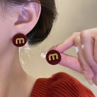红色植绒字母耳钉轻奢高级感气质大气耳环时尚秋冬毛绒银针耳饰女送女朋友老婆情人节七夕生日礼物