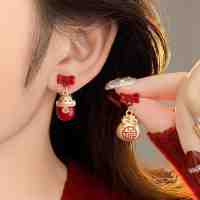 招财猫红色不对称过年耳环女2024新款高级感小众福字耳钉耳饰送女朋友老婆情人节七夕生日礼物