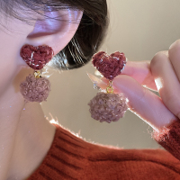 秋冬爱心毛绒耳环女2024新款小众设计氛围感气质独特圣诞百搭耳饰送女朋友老婆情人节七夕生日礼物