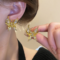 满钻银针蝴蝶小耳钉女2025新款轻奢高级感耳环气质独特耳饰品送女朋友老婆情人节七夕生日礼物
