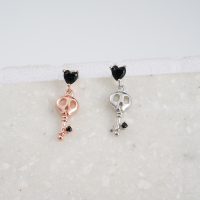 韩国个性骷髅钥匙坠耳骨钉钛钢粗杆螺丝拧堵送女朋友老婆情人节七夕生日礼物