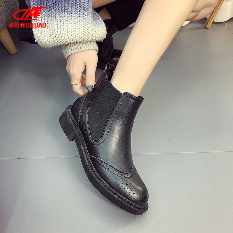 迪鲁奥diluao新品上市英伦风布洛克雕花短靴女春秋松紧带圆头平底短筒