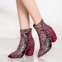秋冬新款金丝绒绣花短靴女鞋子性感尖头高跟粗跟侧拉链绒面及裸靴