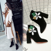 2017新款女鞋真皮及踝靴子磨砂牛皮尖头粗高跟绣花花朵低筒短靴黑色