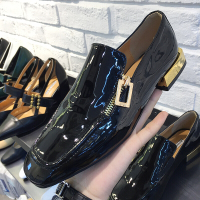 女鞋2017秋新款圆头漆皮金属装饰方跟套脚乐福单鞋百搭黑色