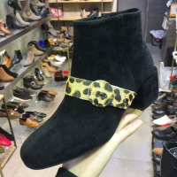 女鞋2017新款圆头绒面性感豹纹皮带扣侧拉链粗跟短靴