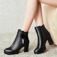 真皮粗跟高跟短靴女百搭2018秋冬季新款女靴子加绒中年羊毛棉皮鞋