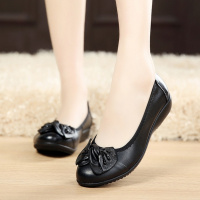 春秋季真皮妈妈鞋单鞋女低跟休闲鞋浅口女鞋中老年皮鞋坡跟大码鞋