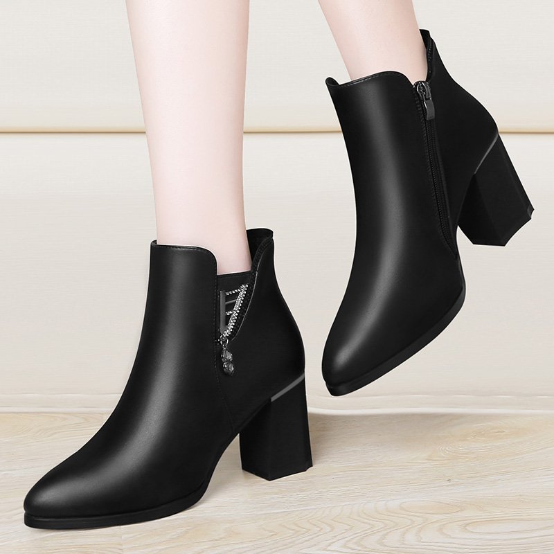 短靴春秋季2017新款韩版百搭英伦风马丁靴高跟粗跟尖头女冬鞋单靴