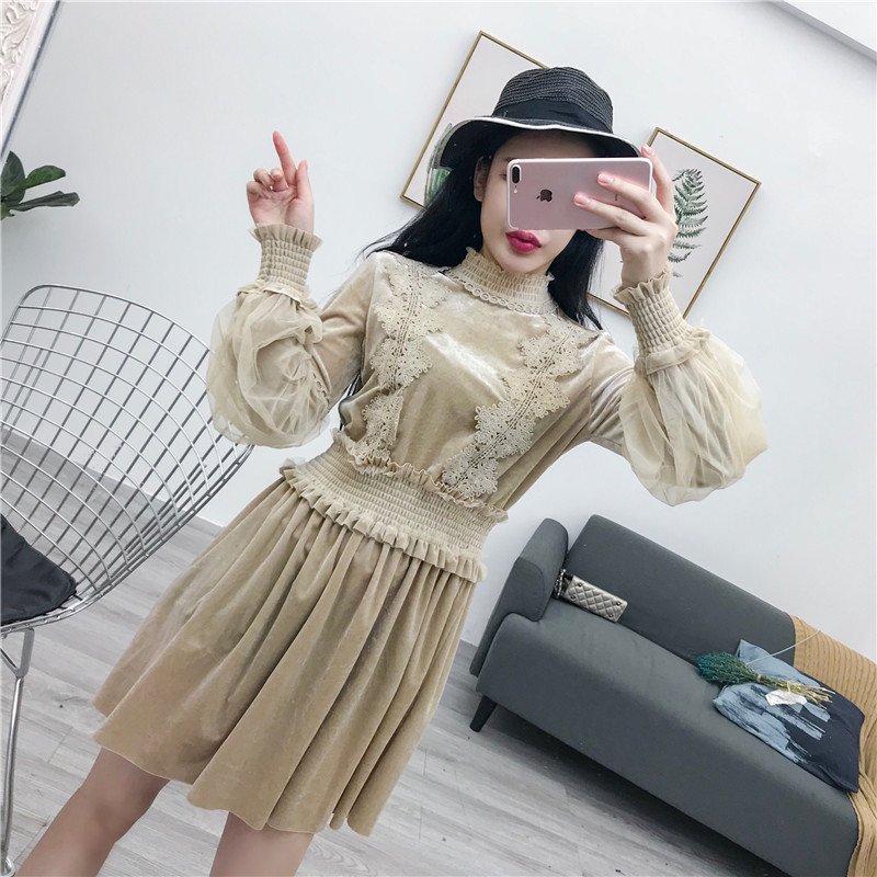 冬装新款连衣裙女名媛气质半高领钩花蕾丝灯笼袖丝绒连衣裙短裙