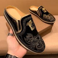 百丽牧貂[BAILIMUDIAO]2021夏季新款鞋子男刺绣休闲包头一脚蹬懒人鞋半拖男透气旅游鞋