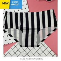 日系少女生一片式无痕内裤裆条纹可爱波点性感中腰三角裤 卓思哲