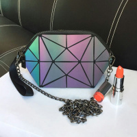新款几何菱格夜光变色斜挎化妆包小包 时尚零钱包手拿包收纳包（请先与客服确认再下单）