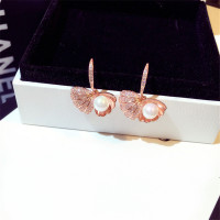 新款时尚韩国925纯银耳环欧美潮流超美镶钻珍珠贝壳气质耳环耳钉女贝珠微镶水晶简约璀璨耳饰品