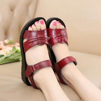 公牛乐途2021妈妈凉鞋女夏新款真皮坡跟软底中年妇女凉鞋防滑中老年人女鞋