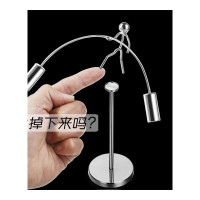 不倒翁创意平衡小铁人混沌摆办公室电脑桌面牛顿摆件礼物非永动机