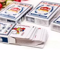 扑克牌硬纸牌便宜批正品家用纸牌桌游斗地主加厚简约整箱100副