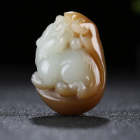 [福寿双至]新疆和田玉貔貅吊坠蝙蝠挂件且末料糖白玉天然玉石