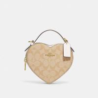 蔻驰(COACH) Heart Crossbody In Signature Canvas 经典百搭心形斜挎包单肩包