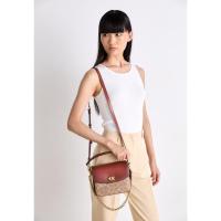 蔻驰(COACH)女士时尚潮流复古单肩包 日常百搭休闲耐磨实用斜挎包 节日礼物