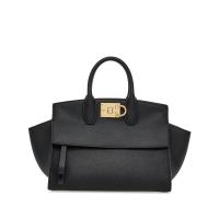 Salvatore Ferragamo女士牛皮金属扣手提两用链条包雅黑百搭通勤手拿包